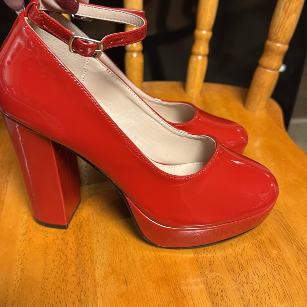 Us polo assn. 6 NWOB RED THICK 4” HEEL MARY JANES